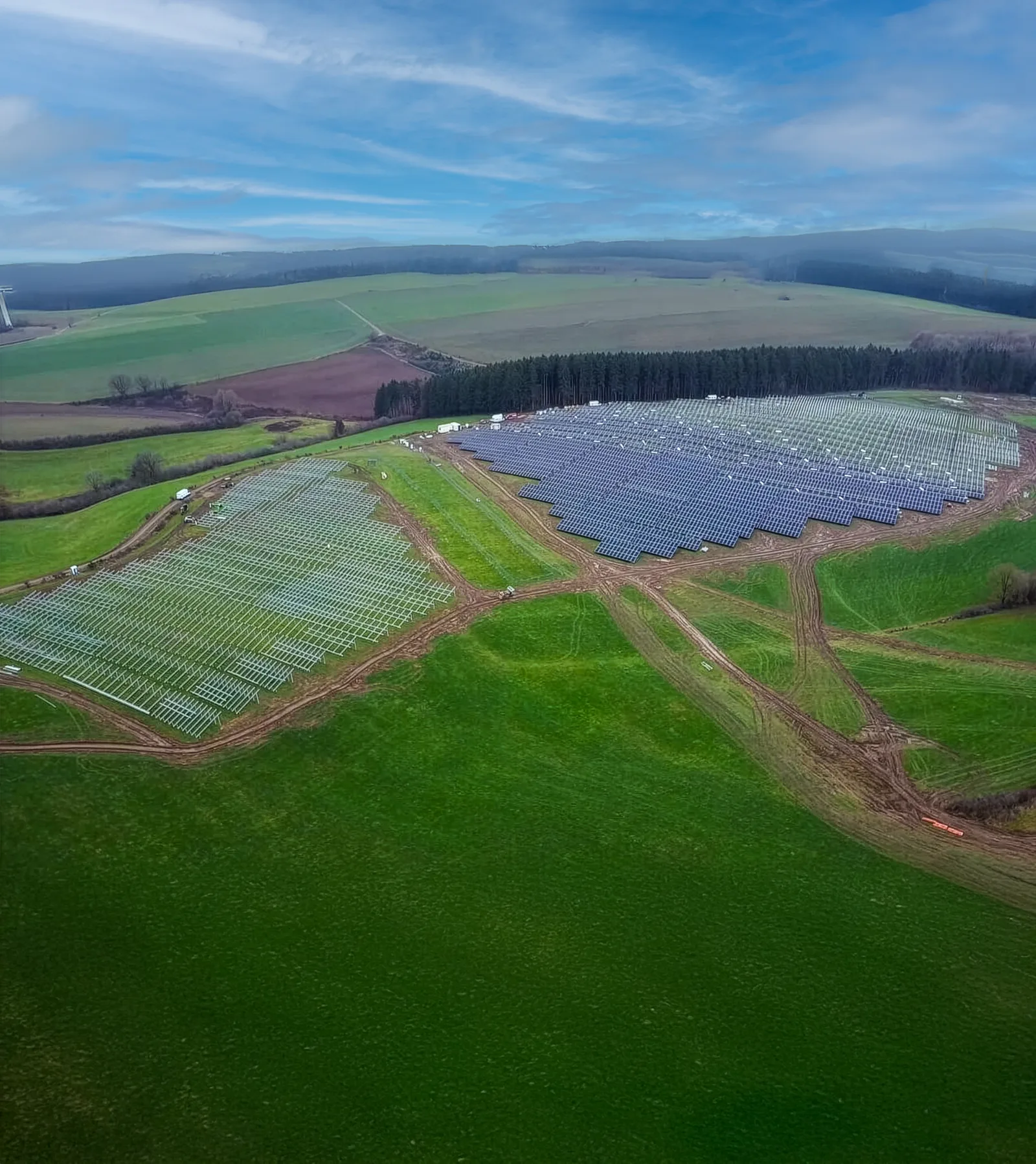 Panoramaaufnahme des gesamten Solarparks Heckhuscheid