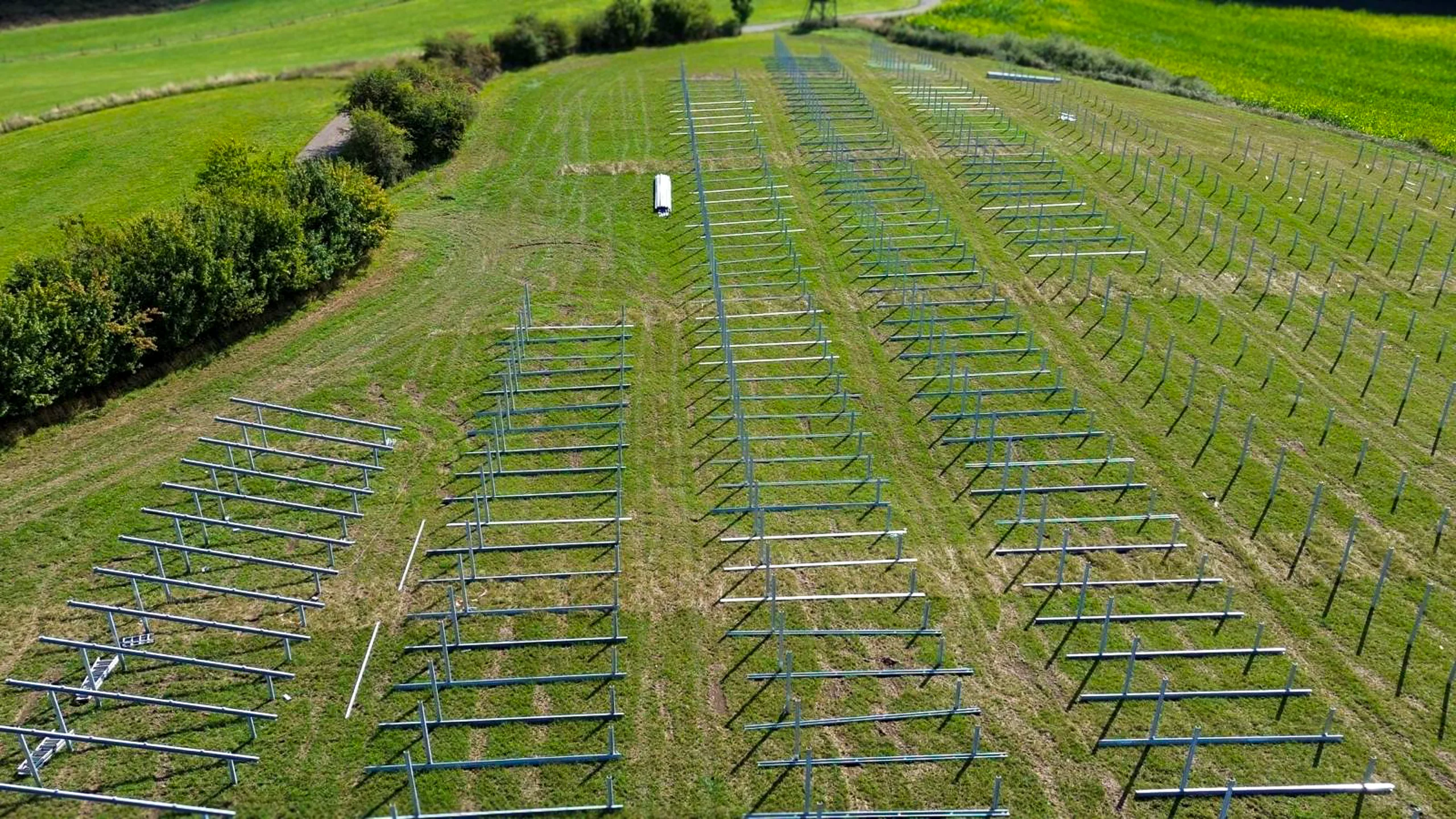 Gesamtansicht PV-Anlage Heckhuscheid — 17,7 MWp gesamtansicht 17,7 mwp photovoltaikanlage heckhuscheid, groetsch & partner