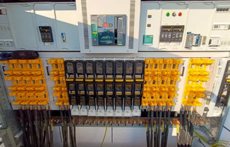 Schaltanlage und Schutztechnik im Container Üttfeld