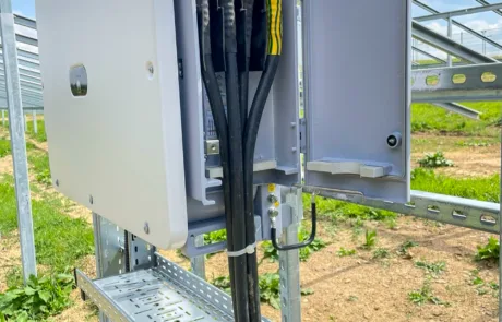 Wechselrichterstationen der 5,34 MWp-Anlage Üttfeld