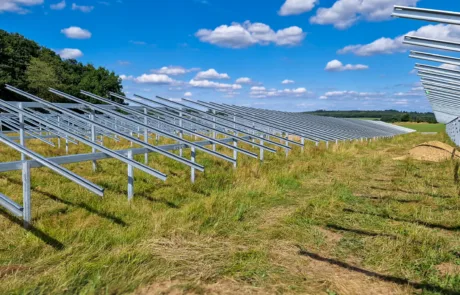 Nahaufnahme der Unterkonstruktion und Befestigungspunkte