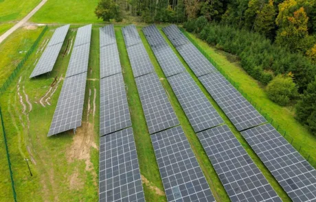 Übersicht über Modulfelder mit leichtem Höhenverlauf